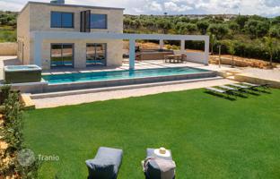 8-bedroom villa 240 m² in Agios Onoufrios for 2,100,000 €