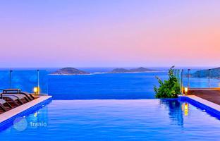 4-bedroom villa 300 m² in Kalkan for 66,385,000 TRY