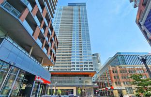 4-bedroom apartment in Bathurst Street for C$805,000