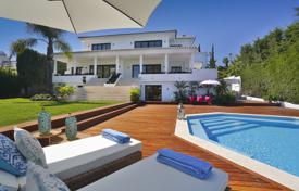 Houses for sale in Marbella. Impressive Modern Frontline Golf Villa, Los Naranjos Golf, Nueva Andalucía Houses for sale in Marbella. Impressive Modern Frontline Golf Villa, Los Naranjos Golf, Nueva Andalucía