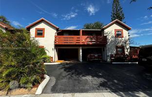 2-bedroom apartments in condo 147 m² in Hollywood for $425,000