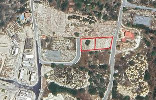 Land plot 1,400 m² in Agios Tychonas for 900,000 €