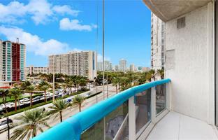 3-bedroom apartments in condo 238 m² in North Miami Beach for $1,950,000