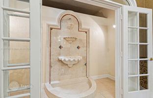 5-bedroom house 463 m² in Miami for $1,604,000