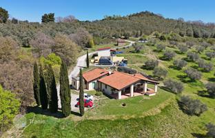 Farm 53,460 m² in Cinigiano for 595,000 €
