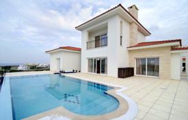 Elegant villa with sea views for 390,000 €