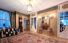 We offer an exclusive apartment in the quiet center on Pumpura street for 1,100,000 €