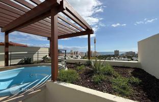 2-bedroom penthouse 193 m² in Los Cristianos for 641,000 €
