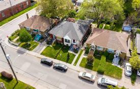 Terraced house – Scarborough, Toronto, Ontario,  Canada for C$902,000