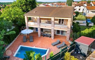 4-bedroom house 238 m² in Funtana for 571,000 €