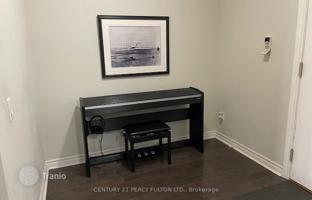 5-bedroom apartment in Dundas Street West for C$718,000
