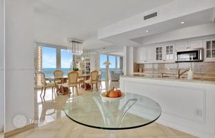 3-bedroom apartments in condo 323 m² in Riviera Beach for $1,795,000