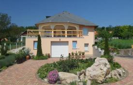 3 bedroom houses for sale in Hungary. Three-level villa with a garage and a large plot of land near the lake Balaton, Hungary. Rare offer! 3 bedroom houses for sale in Hungary. Three-level villa with a garage and a large plot of land near the lake Balaton, Hungary. Rare offer!