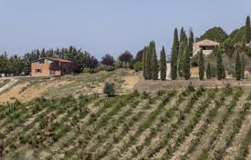 Farm with vineyard and cellar
for sale in Tuscany for 2,300,000 €