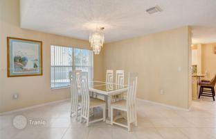 4-bedroom house 242 m² in Pembroke Pines for $730,000