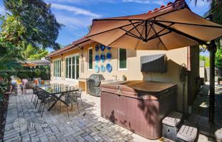 4-bedroom house 267 m² in Miami for $2,299,000