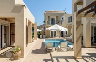Buy-to-let duplex apartment with 3 bedrooms and a yield of 6.68%, Chania, Greece for 386,000 €