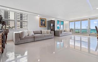 2-bedroom apartments in condo 182 m² in Hallandale Beach for $965,000