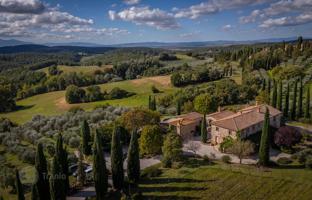 12-bedroom mansion in Asciano for 2,750,000 €