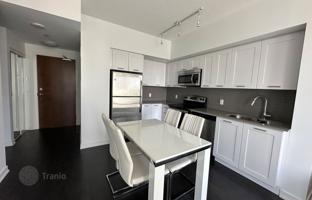 4-bedroom apartment in Lake Shore Boulevard West for C$831,000