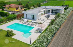 Stylish villa with a pool and a large garden 450 from the beach, Chioggia, Venice, Italy for 1,190,000 €
