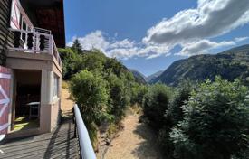 Rare 5 bedroom chalet, built on 1300 m² plot, 180m to Huez Express lift (A) for 1,250,000 €