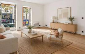 Bright one-bedroom apartment in a historic building, 17th arrondissement of Paris, France for 446,000 €