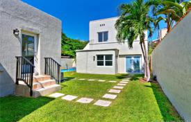 Newly renovated villa with a pool and a terrace, Miami, USA for $1,290,000