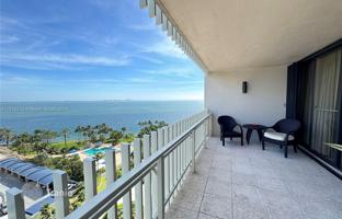 3-bedroom apartments in condo 243 m² in Miami for $2,400,000