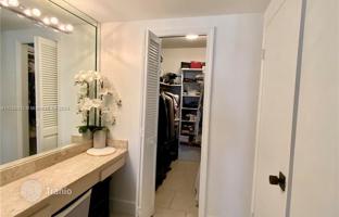 2-bedroom apartments in condo 216 m² in Miami for $530,000