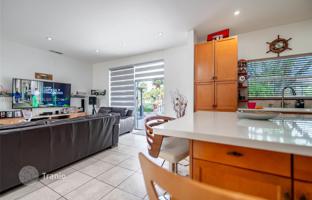 5-bedroom house 252 m² in West End for $749,000