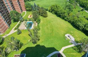 7-bedroom apartment in Etobicoke for C$716,000