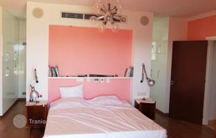 4-bedroom cottage in Larnaca for 2,400,000 €
