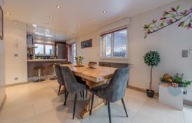 3 Bedrooms House with Adjoining 2 room flat in the Heart of Les Houches for 1,800,000 €