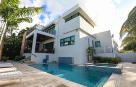 Two-storey modern villa with a swimming pool, a parking and a terrace, Key Biscayne, USA for $2,849,000