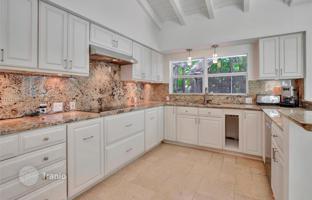 4-bedroom house 255 m² in Key Biscayne for $4,995,000