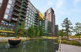 Two-bedroom apartment on a high floor in a new residence with a park, a spa and a business center, Nine Elms, London, UK for £1,255,000