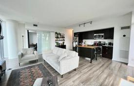 Apartment – The Queensway, Toronto, Ontario,  Canada for C$969,000