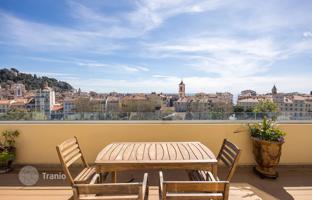 Furnished one-bedroom apartment with a sea view in the center of Nice, Cote d'Azur, France for 1,080,000 €