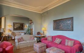 Spacious apartment in a classic style, Florence, Italy for 750,000 €