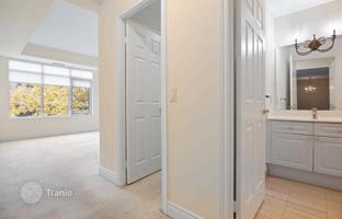 2-bedroom apartment in Etobicoke for C$1,335,000