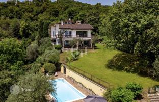 Two-storey villa with a swimming pool, a park and magnificent view of Lake Garda in Gardone Riviera, Italy for 2,450,000 €