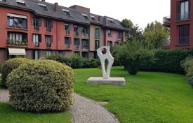 Completely renovated apartment with swimming pool and communal garden in Milan, Lombardy, Italy for 1,170,000 €