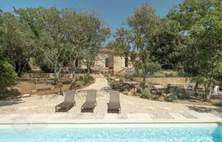 3-bedroom cottage in Gordes for 1,390,000 €