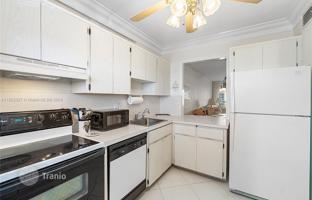2-bedroom apartments in condo 111 m² in North Palm Beach for $329,000