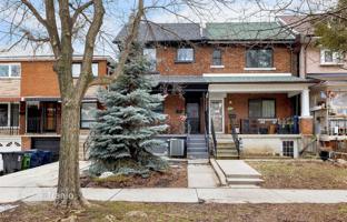 8-bedroom townhouse in Old Toronto for C$1,992,000