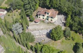 Panoramic villa surrounded by greenery for sale in Anghiari Tuscany for 2,150,000 €