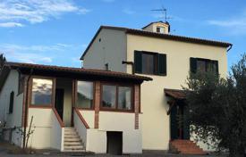 Two-storey villa with a garden and a parking in Cecina, Tuscany, Italy for 550,000 €