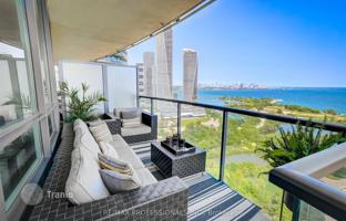 5-bedroom apartment in Lake Shore Boulevard West for C$1,164,000