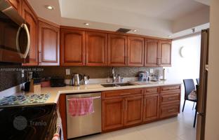 1-bedroom apartments in condo 83 m² in Sunny Isles Beach for $400,000